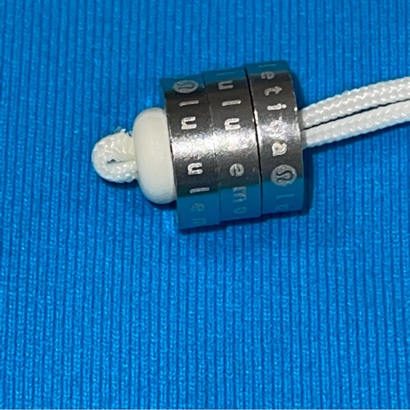 LULULEMON in stride jacket with hood snorkel blue and white - Picture 6 of 10